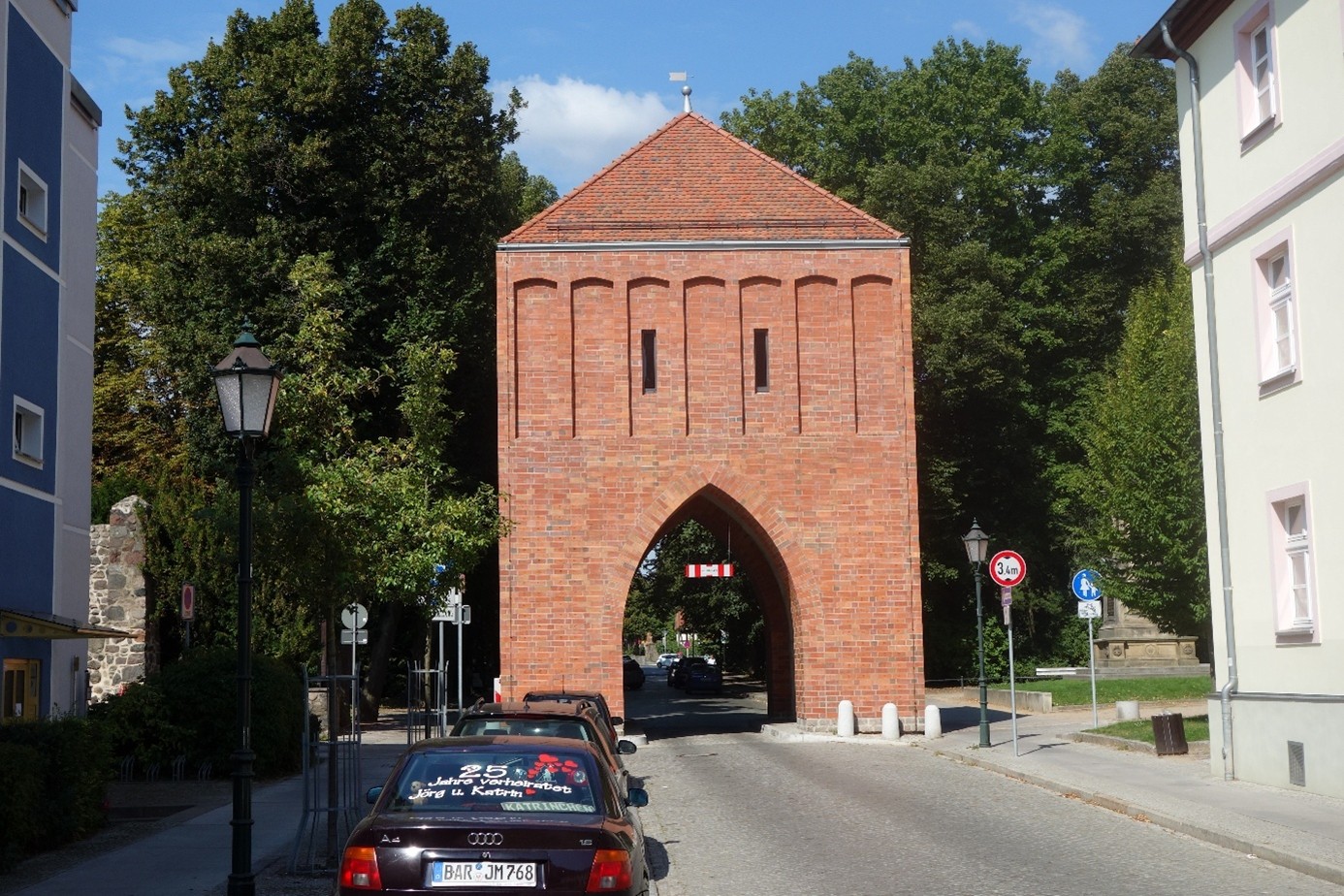 Stadtseite des fertigen Mühlentors in Bernau